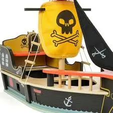 Bateau pirate en bois2.webp